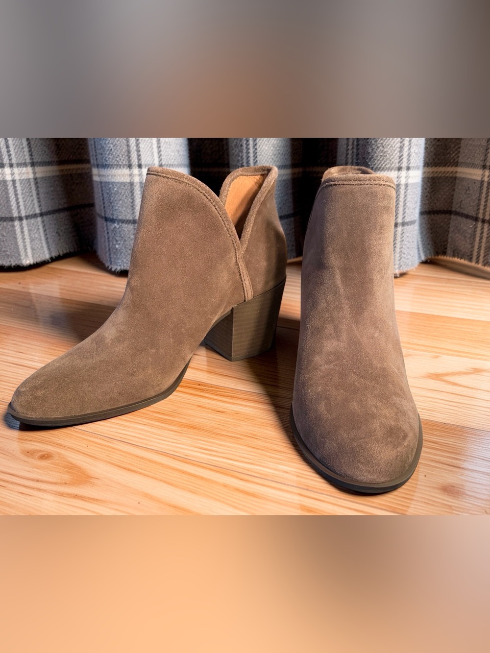 Lucky Brand NWT Sz 11 Suede Taupe Ankle Booties - Low Block Heel (SH443)
